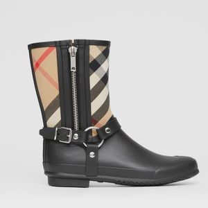 Burberry Strap Detail Rainboots-39